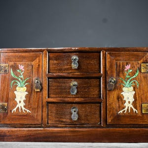 Chinese antique pure hand-carved exquisite rare rosewood inlaid shell vase pattern jewelry cabinet ornaments