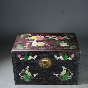 Chinese antique pure hand-carved exquisite rare rosewood inlaid shell flower and bird jewelry box treasure box ornaments