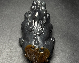 Exquisite hand-carved Chinese white jade Pixiu statue.