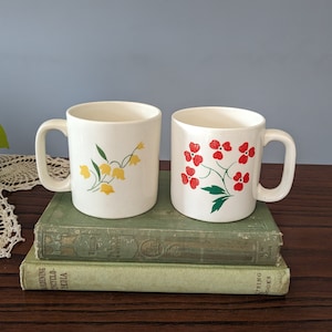 2 ceramic mugs with flowers // tulip mug // 50s mugs // red flower mugs / red and yellow flowers / floral mugs / gift for her / flower power