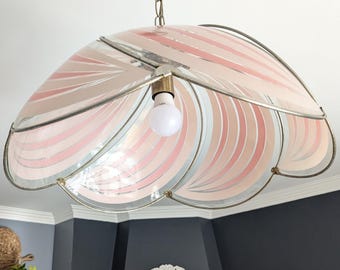 Lámpara colgante de cristal vintage con rayas verdes / araña rosa vintage de los años 70 / lámpara de techo de cristal / pantalla con remolino festoneado de mediados de siglo