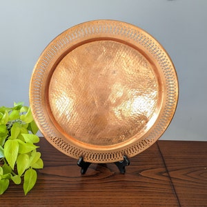 XL hammered copper tray // vintage copper plate // round serving tray // boho wall decor // copper anniversary // Mother&#39;s Day gift