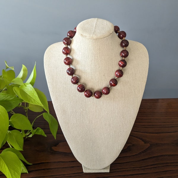 Collier de grosses perles rouge // Bijoux pour la Saint-Valentin // Collier boule bordeaux // Collier de perles marbrées vintage des années 2000 / Collier de perles de bubble-gum