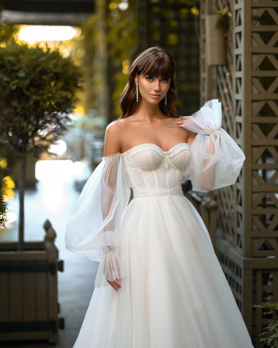 2022 Elegantes vestidos de novia de estilo rural Hasta el tobillo Tul Una  línea Cuello en V Mangas cortas Vestidos de boda baratos Ojo de cerradura