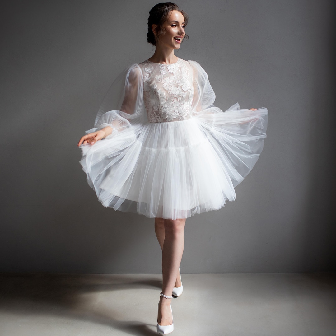 2025 Puff Sleeves Simple Mini Wedding Dress Elegant Short Bridal Gown Women Modern Wedding Gown