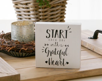 Minischild ''Start each day with a grateful heart'', Holzaufsteller, Landhausdeko, Holzdeko, Holzschild