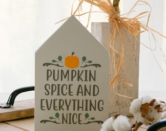 Holzhaus Herbst ''Pumpkin Spice ...'', Herbstdeko, Herbstschild, Landhausdeko, Farmhouse Schild, Dekohaus, Holzhäuschen