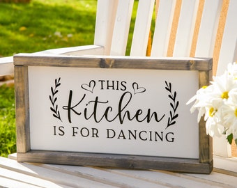 Holzschild, Handgemacht, This Kitchen is for dancing, Landhaus Schild, Farmhouse Stil, Küchendeko, Einzug, Geschenk, Holzschild mit Motiv