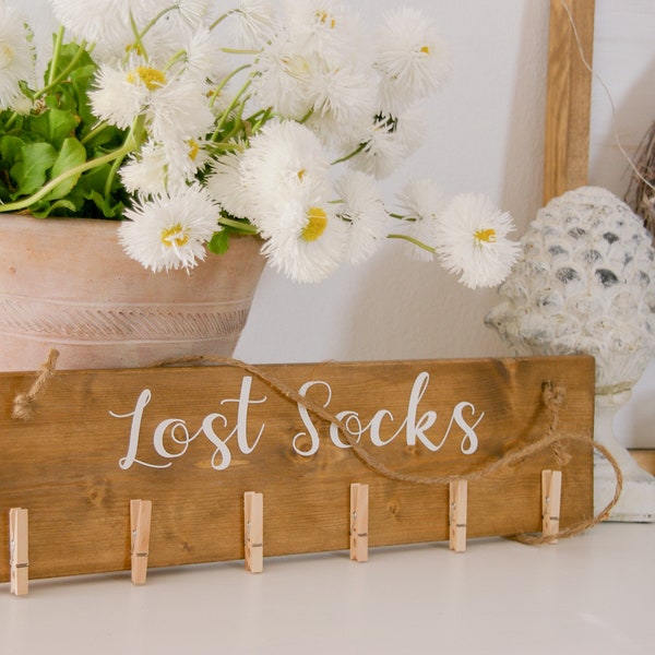 Holzschild, Lost Socks, Sockenhalter, Deko, Waschraum, Schild, Landhausstil, Geschenk, Baby