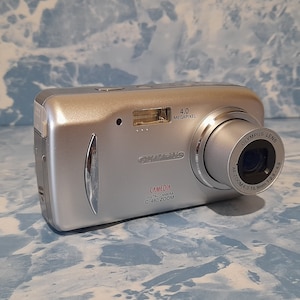 Olympus Camedia C-480 Zoom, 4.0MP Digital Camera, Vintage Compact Point and Shoot, Retro Silver, Early 2000s Style, Tested, Works