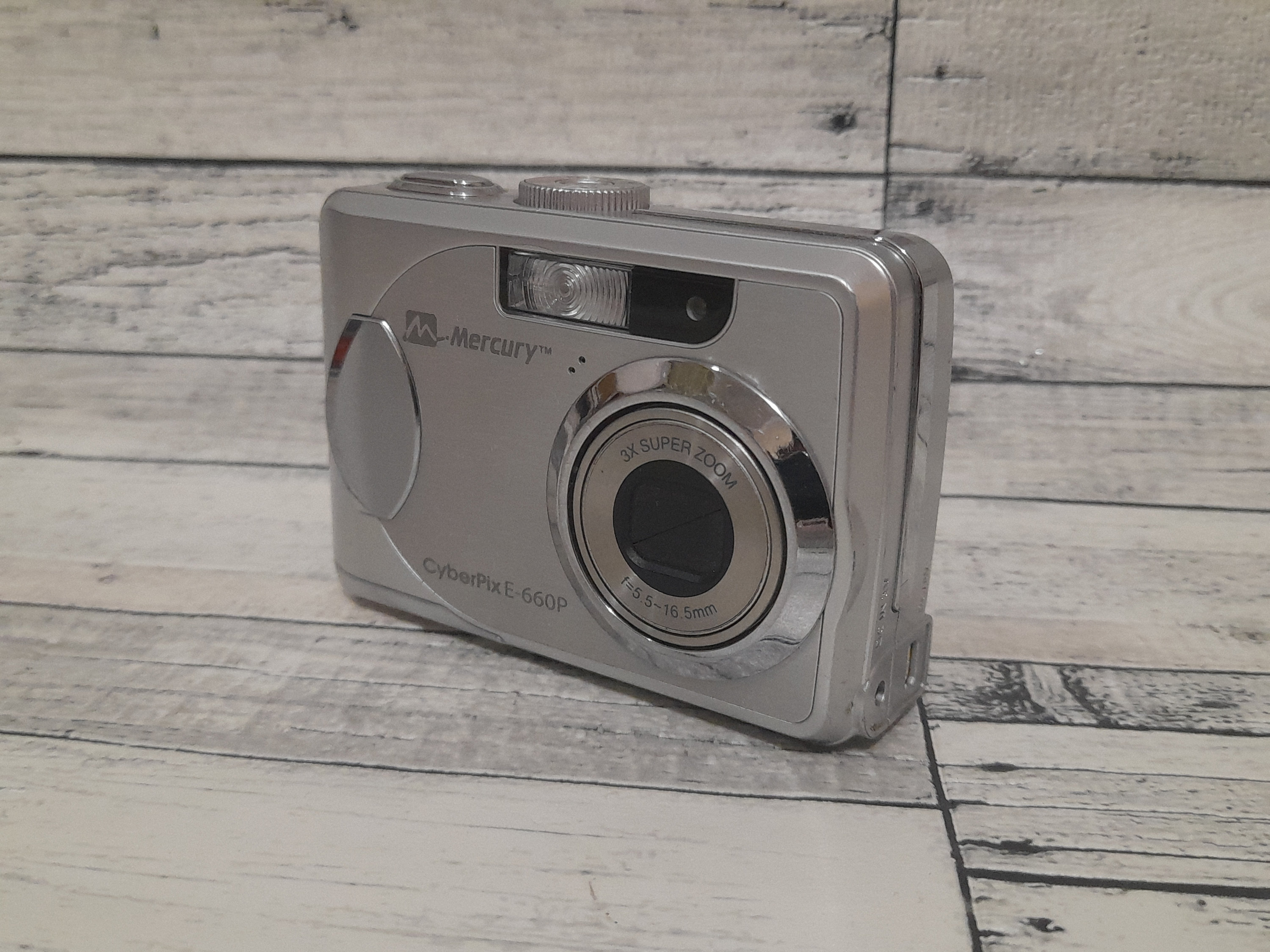 Mercury Cyberpix E-660P Digital Camera: 6MP Retro Point and Shoot