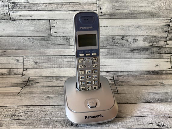 Téléphone portable Panasonic Telephone portable 4G Rouge