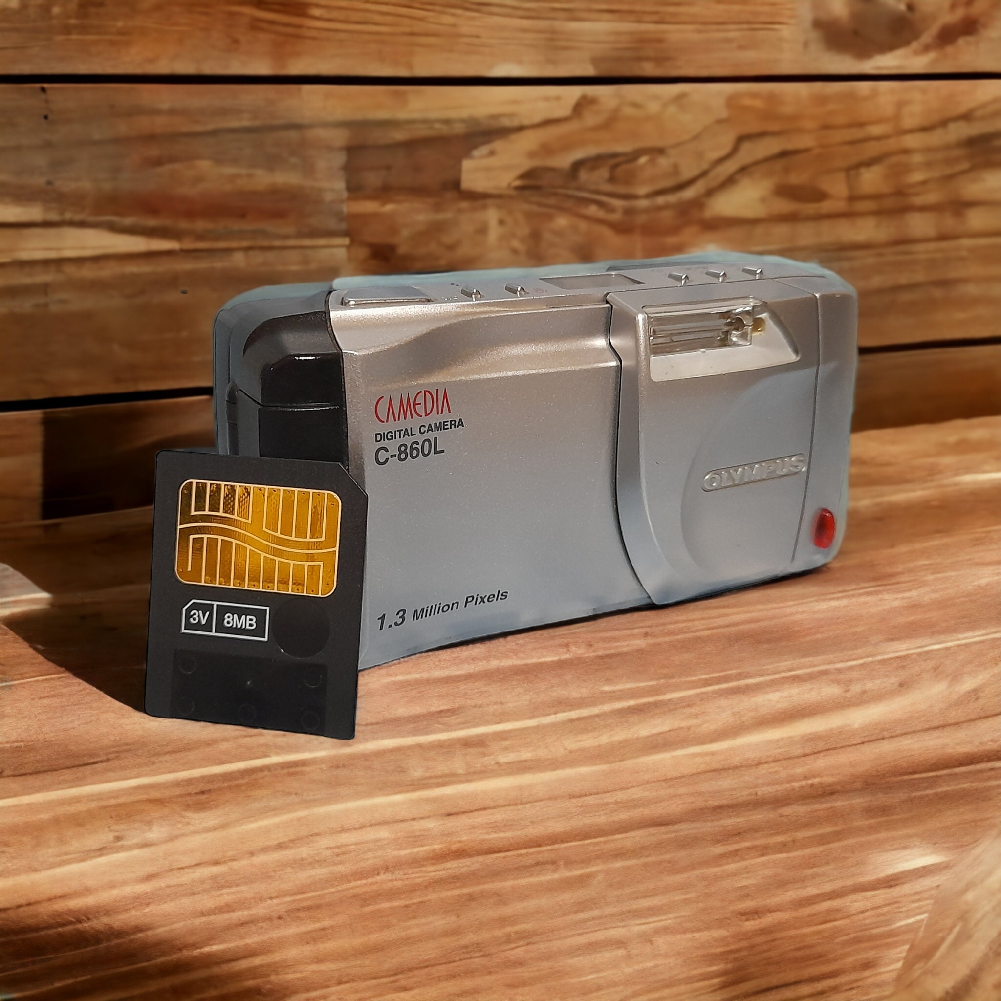 ヴィンテージ オリンパス デジタルカメラ C-860L：1.3MP レトロ