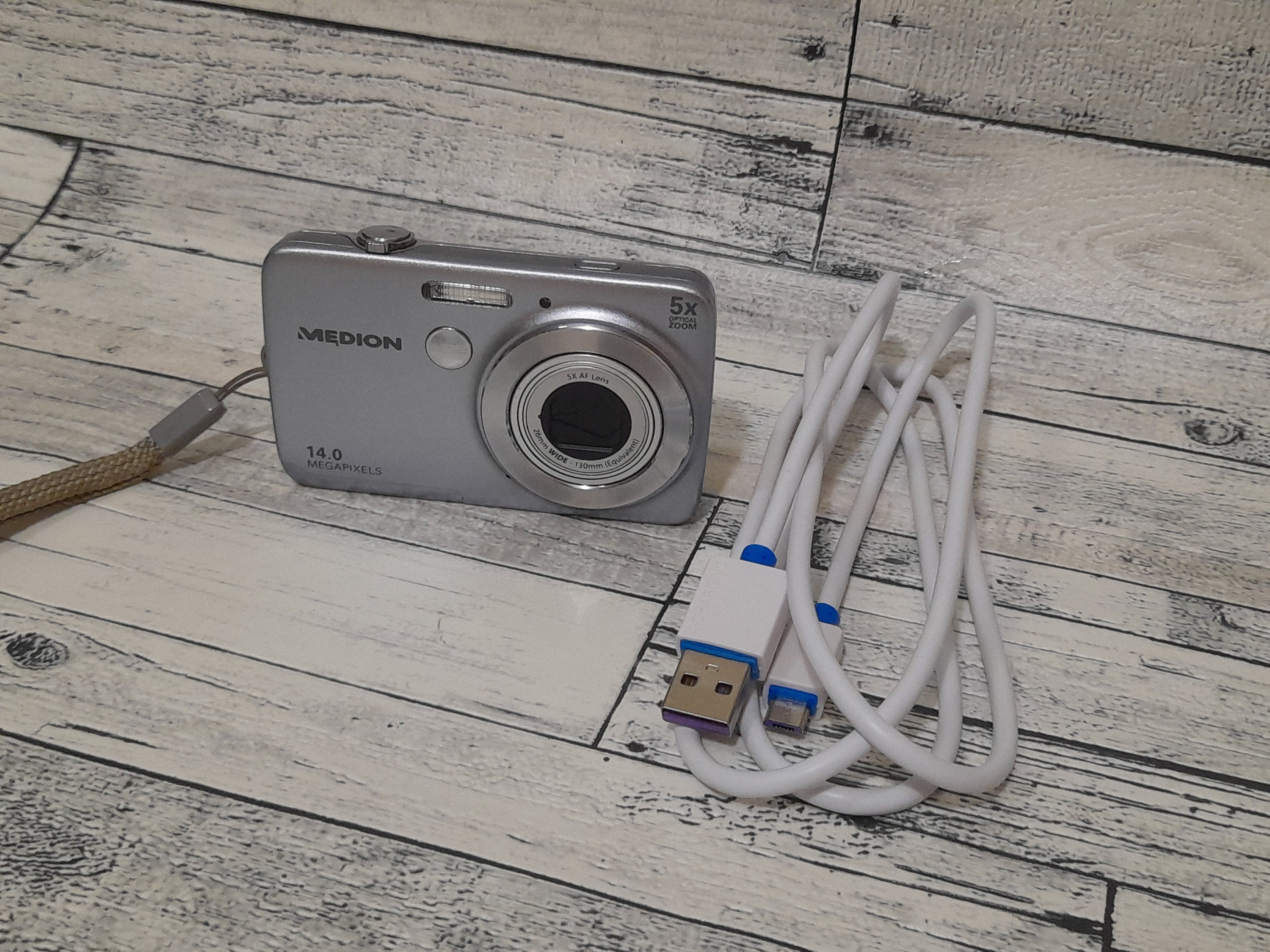 Vintage Medion MD 86821 Digital Camera: 14MP, 5x Zoom, Silver