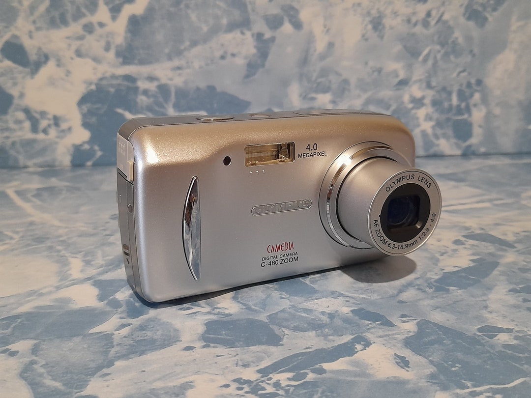 Vintage Olympus Digital Camera: 4.0MP Camedia C-480 Zoom, Retro