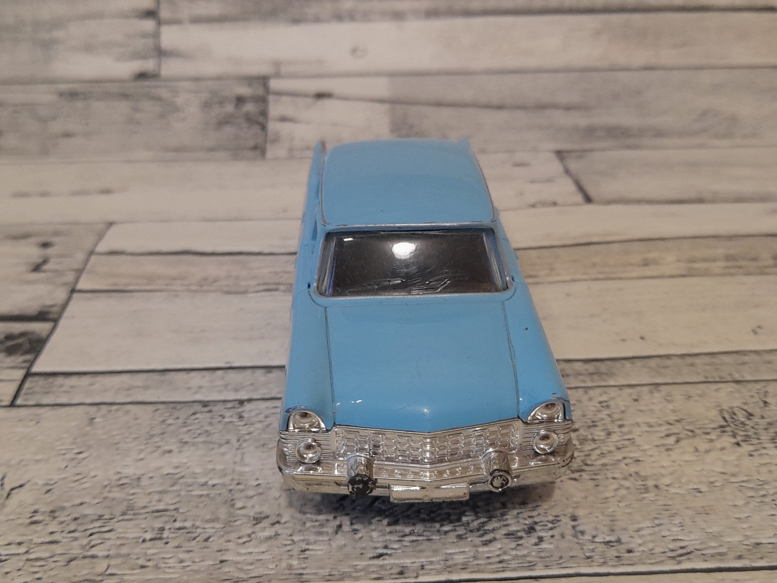 Miniature Voiture GAZ 13 CHAIKA Marron 1/43 – Russe – Collection Neuve