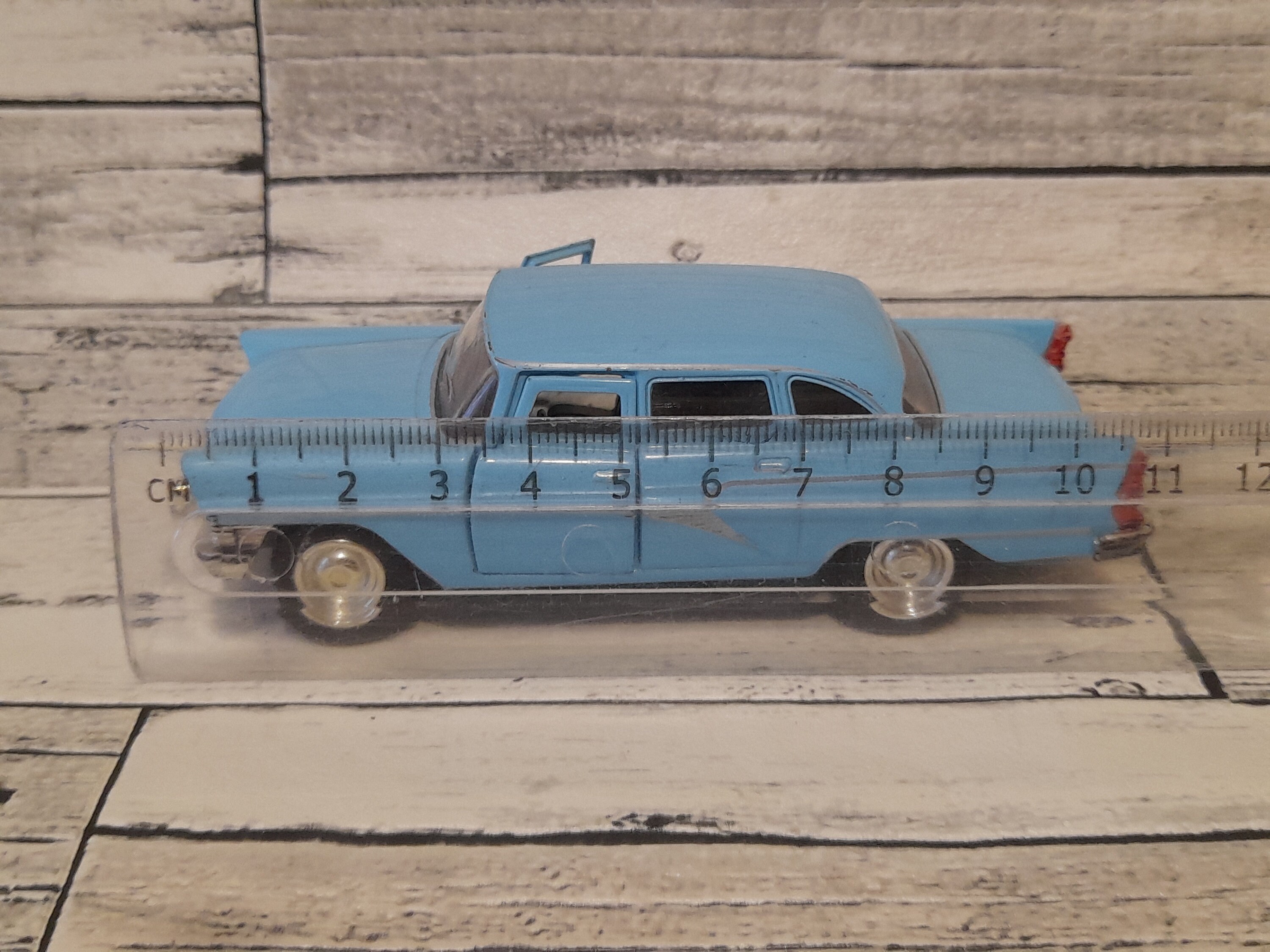 ヴィンテージブルーGAZ-13チャイカダイキャストカー、ソ連モデル（1:43