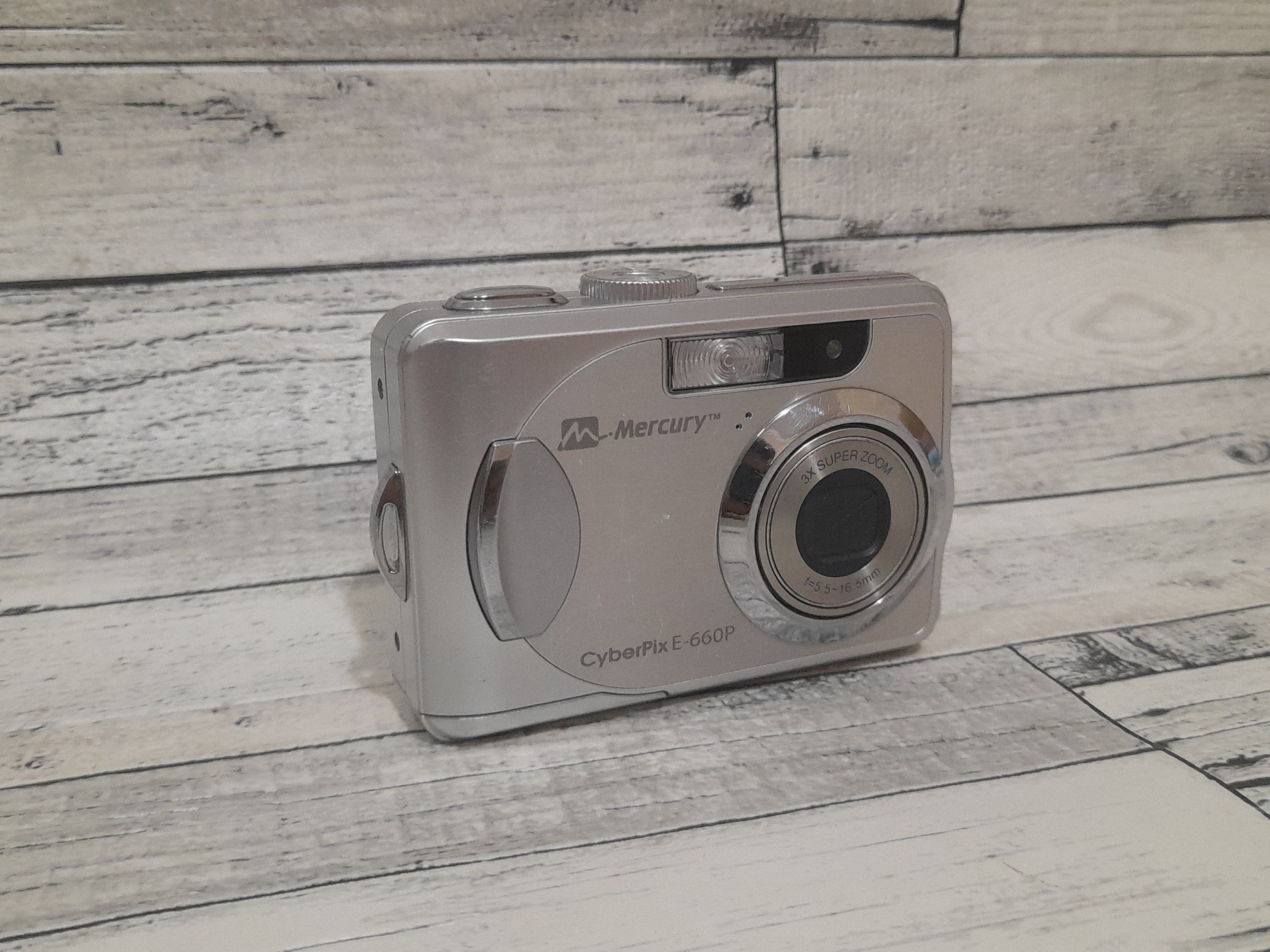 Mercury Cyberpix E-660P Digital Camera: 6MP Retro Point and Shoot
