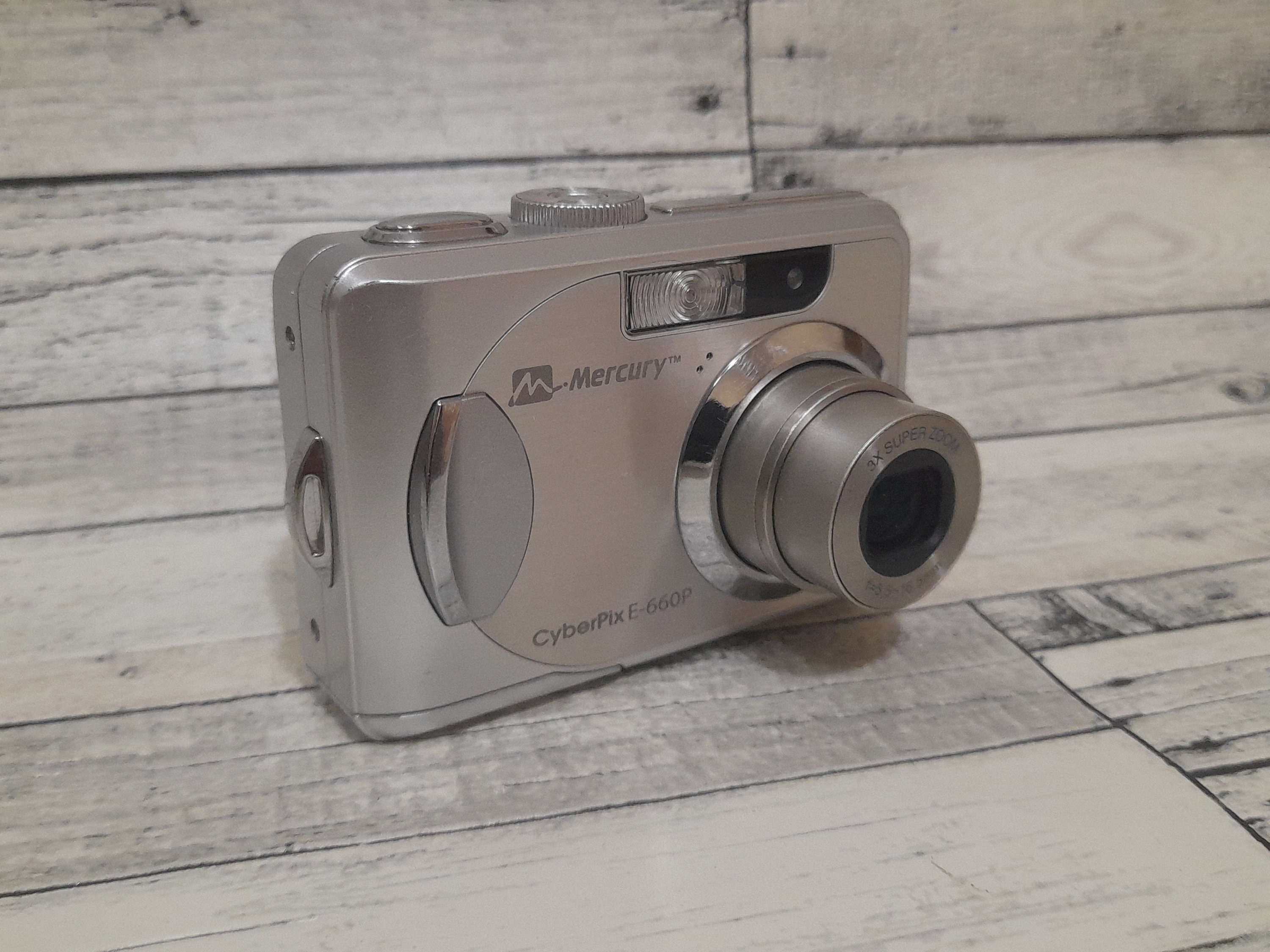 Mercury Cyberpix E-660P Digital Camera: 6MP Retro Point and Shoot