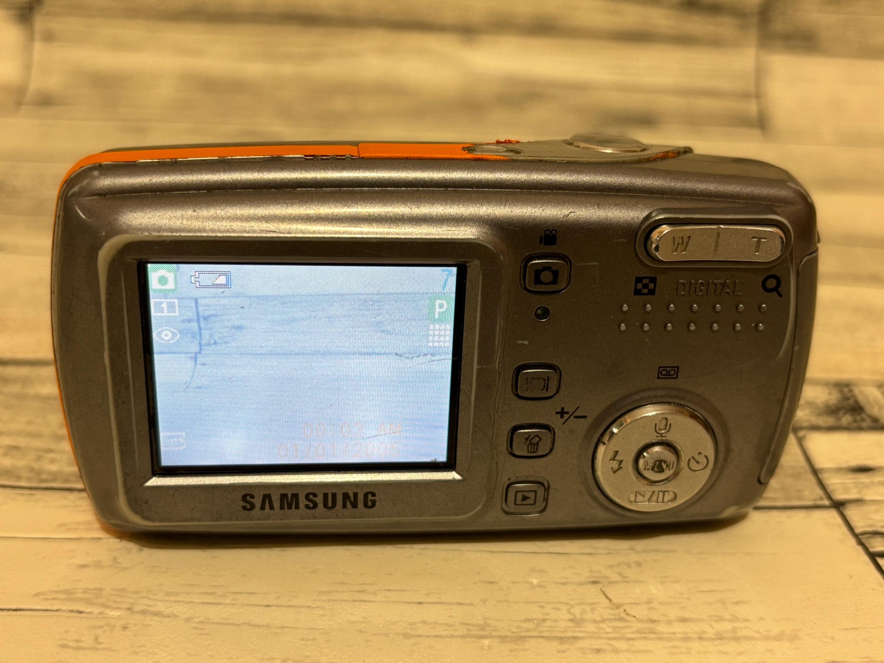 Vintage Samsung Digimax A502 Camera – for Parts or Repair (orange