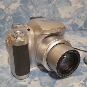 Fujifilm FinePix S304, Vintage Digital Camera, 3.2MP, 6x Optical Zoom, Early 2000s Fuji, Tested, Retro Photography, Collector Camera