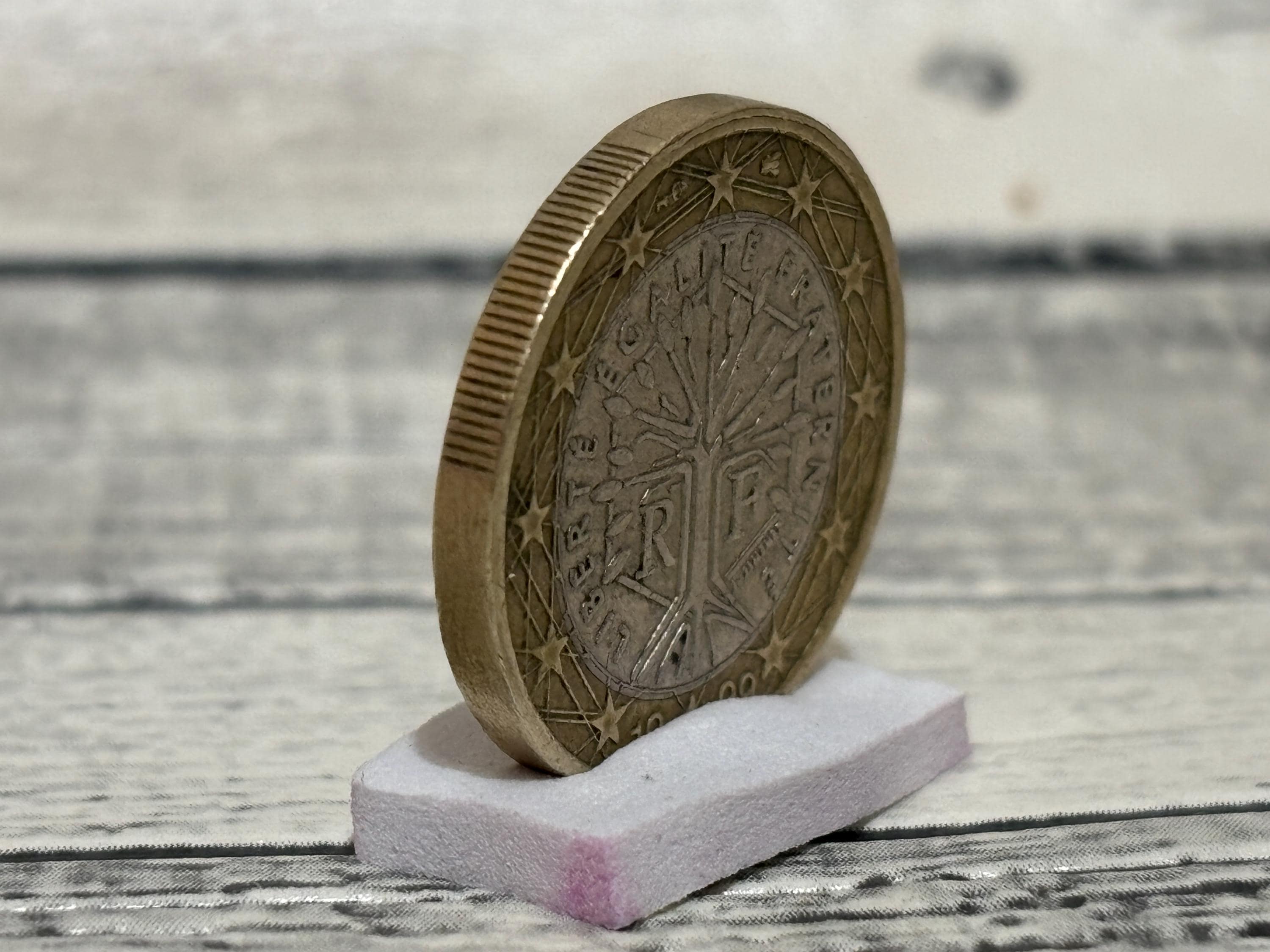 1999年フランス発行の1ユーロ硬貨。コレクター向けのヴィンテージ品