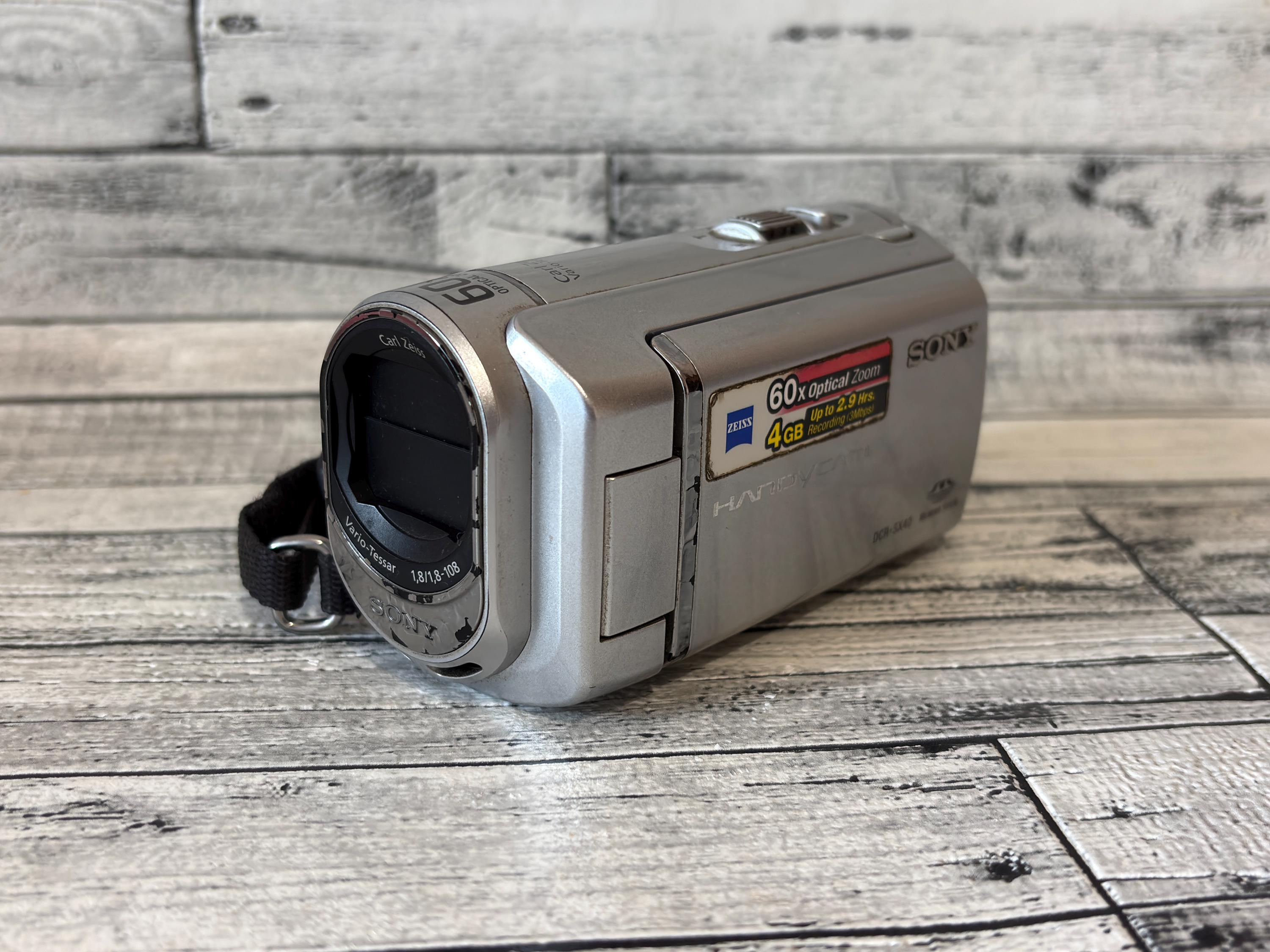 Sony DCR-SX40 Camcorder. 60x Optical Zoom. 4GB Memory. Exmor Zeiss