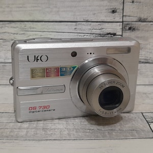 UFO DS 730 Digital Camera, 7MP 3x Zoom, Retro Silver Compact, 2.5" LCD, Vintage Point and Shoot, Y2K Style, Tested and Working