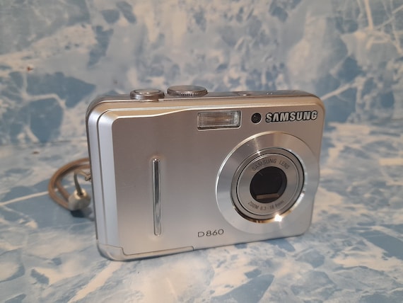 Not a Working Digital Camera. Camera Samsung D860. Digital