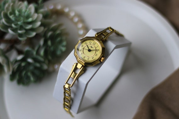 Style Vintage Womens Watch RAY Soviet Watch Women s USSR Watch