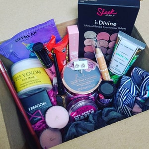 Beauty And Make-up Clearance Mystery Boxes / Drugstore and Highend Mix - Eyeshadows, Face masks, Moisturizers, lipsticks and more