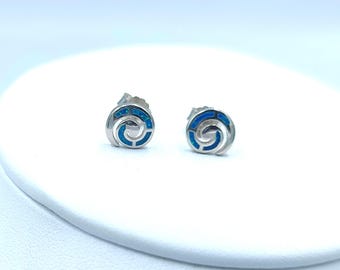 Orecchini a bottone in opale, orecchini in argento greco, orecchini in argento per moglie, gioielli greci, orecchini greci, orecchini in opale blu, orecchini a spirale