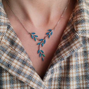 Collar de hoja de olivo, collar de ópalo de oliva, joyería de ópalo, hoja blanca, regalo para esposa, regalo de aniversario, regalo de abuela, collar de hoja azul.