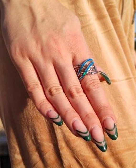 Bague grecque femme sale
