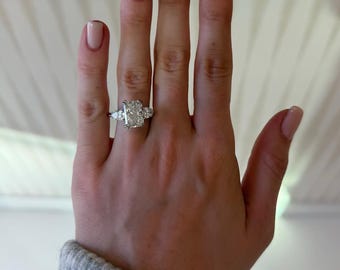 5 Karat Ring mit strahlendem Schnitt Labor gewachsener Diamant Drei-Steine-Ring mit Birnenseiten
