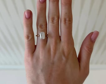 3 Karat längliche Kissen Labor gewachsene Diamant Tulip Style Setting Hidden Halo Ring