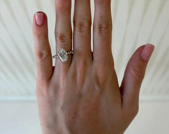 3 Karat Oval Lab Zuchtdiamant Verlobungsring IGI zertifiziert