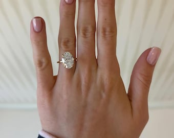 Verlobungsring mit ovalem, im Labor gezüchtetem Diamanten (5 Karat), IGI-zertifiziert, Krappenfassung mit verstecktem Halo