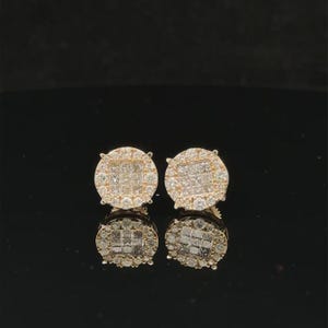 Add brilliant sparkle to your jewelry collection with these elegant 14K yellow gold lab grown diamond earrings. The round design features a sparkling center of carefully arranged lab-grown diamonds surrounded by a pavé diamond halo, creating a beautiful layered look with exceptional brilliance.