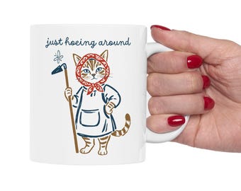 Taza de cerámica Babushka con diseño de gato y azada de jardín (11 oz, 15 oz)