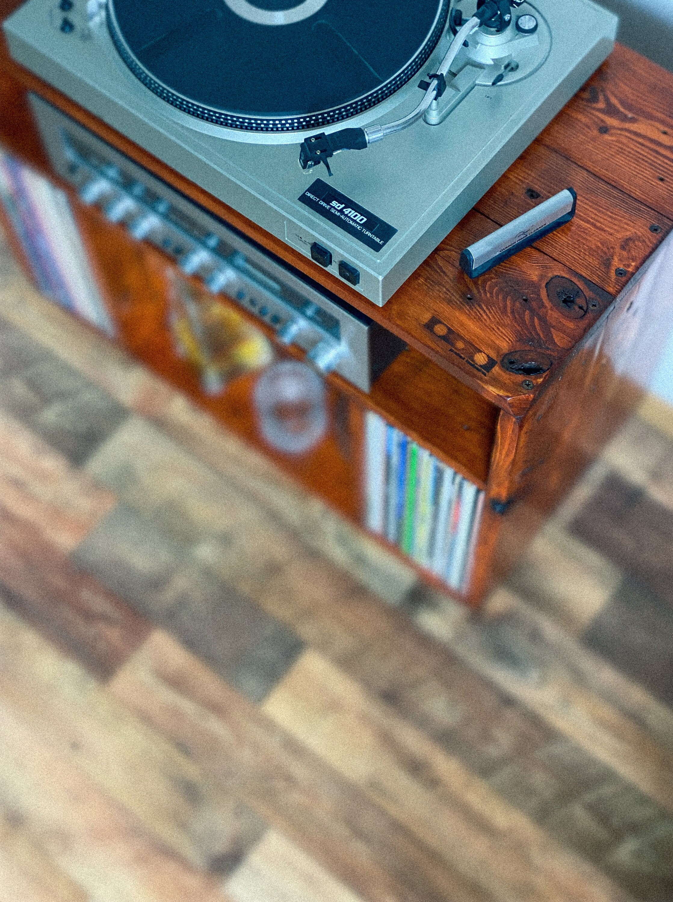 Upcycled Pallet Record Player Table: LP Vinyl Storage Console - Etsy, image size:2237x3000