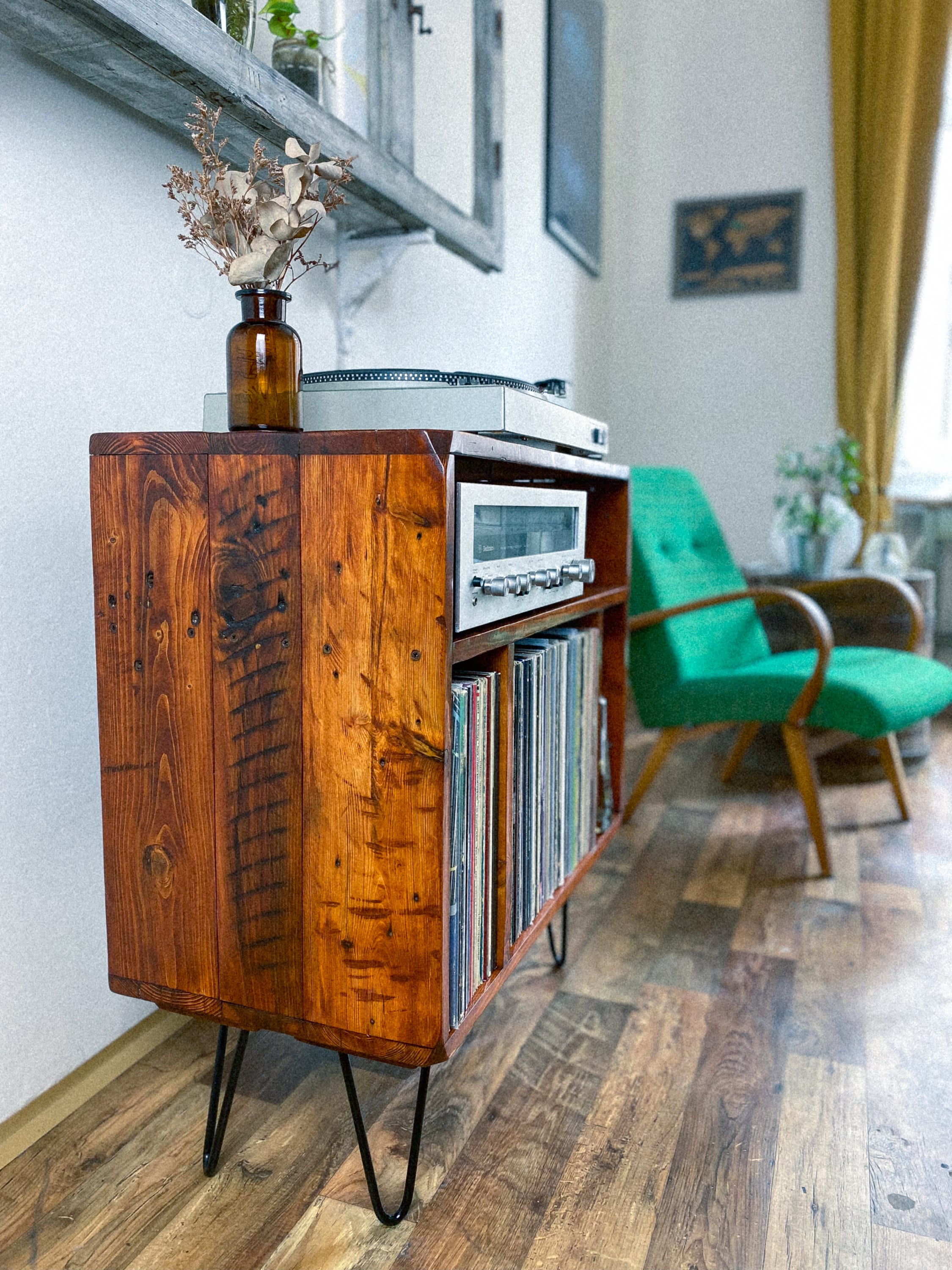 Upcycled Pallet Record Player Table: LP Vinyl Storage Console - Etsy, image size:2250x3000