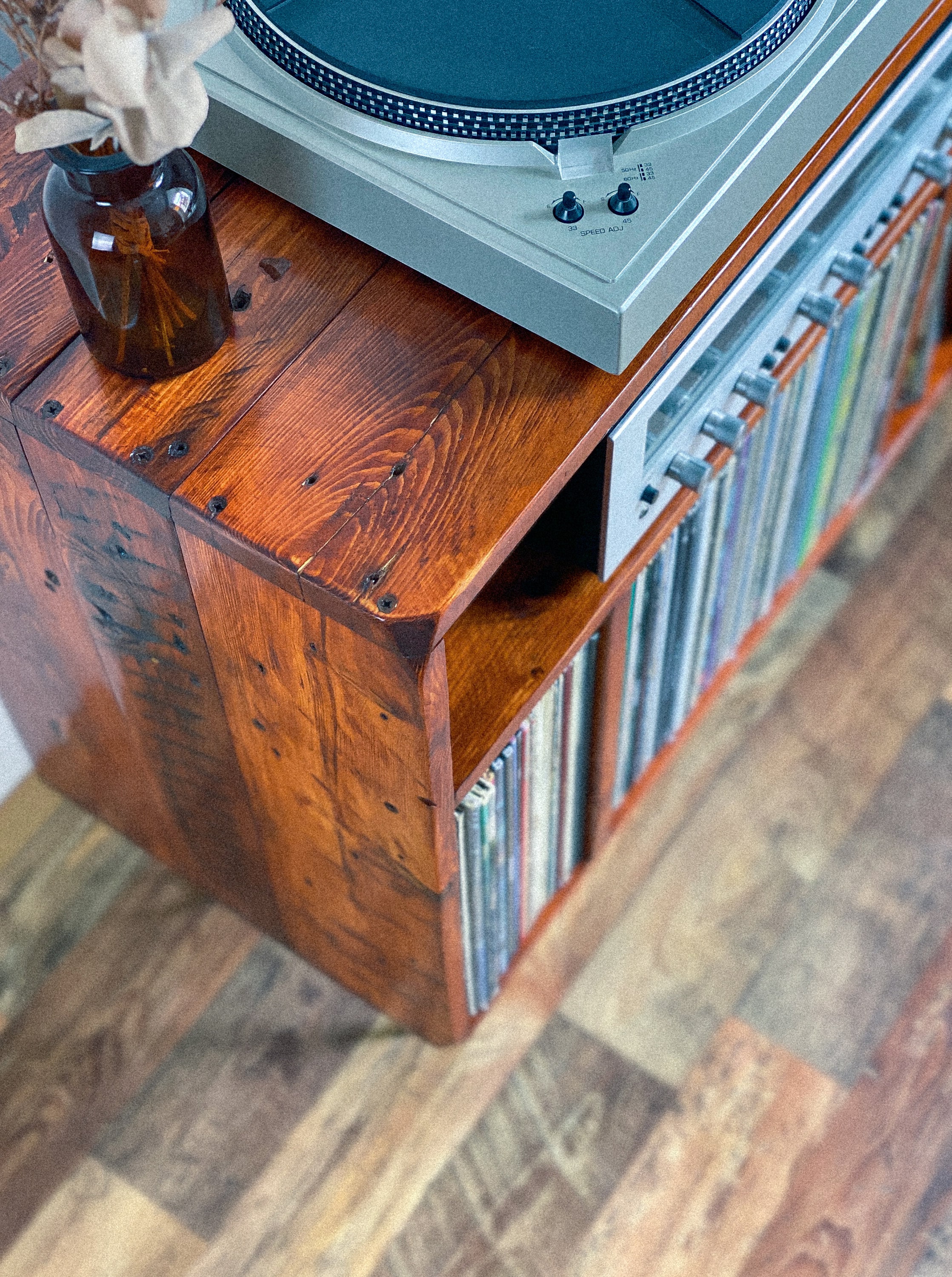 Upcycled Pallet Record Player Table: LP Vinyl Storage Console - Etsy, image size:2237x3000
