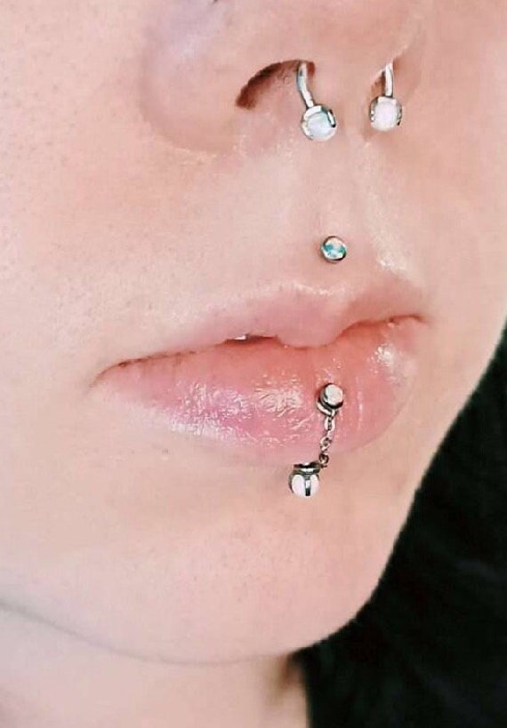 vertical labret piercing chain, piercing chain, lip piercing, lip piercing chain, lip chain