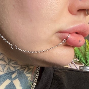 O ring Lip to ear chain, Lip chain, lip piercing chain, lip ring chain, lip piercing jewellery, piercing jewellery, ear chain, lip piercing