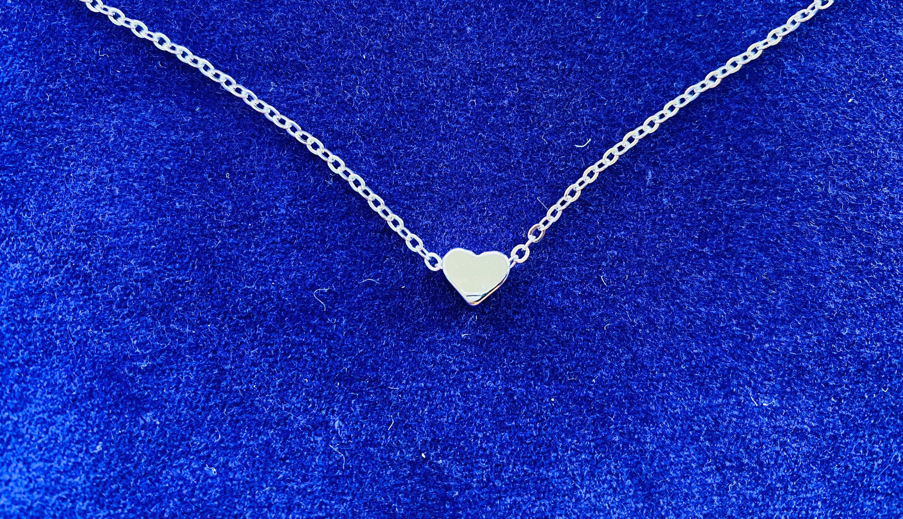 LittleB Simple Choker Heart Pendant Necklace for women and girls. Silver 