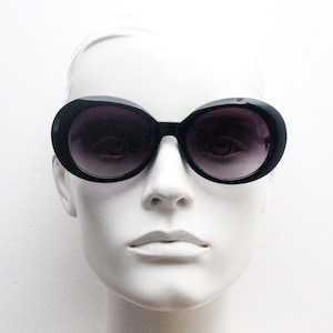 Y2k vintage oversized round sunglasses. Women&#39;s big 60s mod design black frame with smoky gradient lenses. Unused NOS. Clout goggles