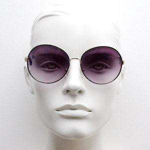 2000s vintage round metal sunglasses, Tasteful enamelled black on gold combo with gradient lenses. Unused BNWT panto. Y2K NOS