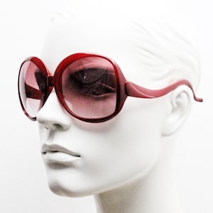 Y2k vintage oversized sunglasses. Big red bug eye frame with superb light tone pink graduating lenses. Retro 70s design. 2000s NOS