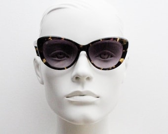 Cutler and Gross London vintage oval hand made thick frame